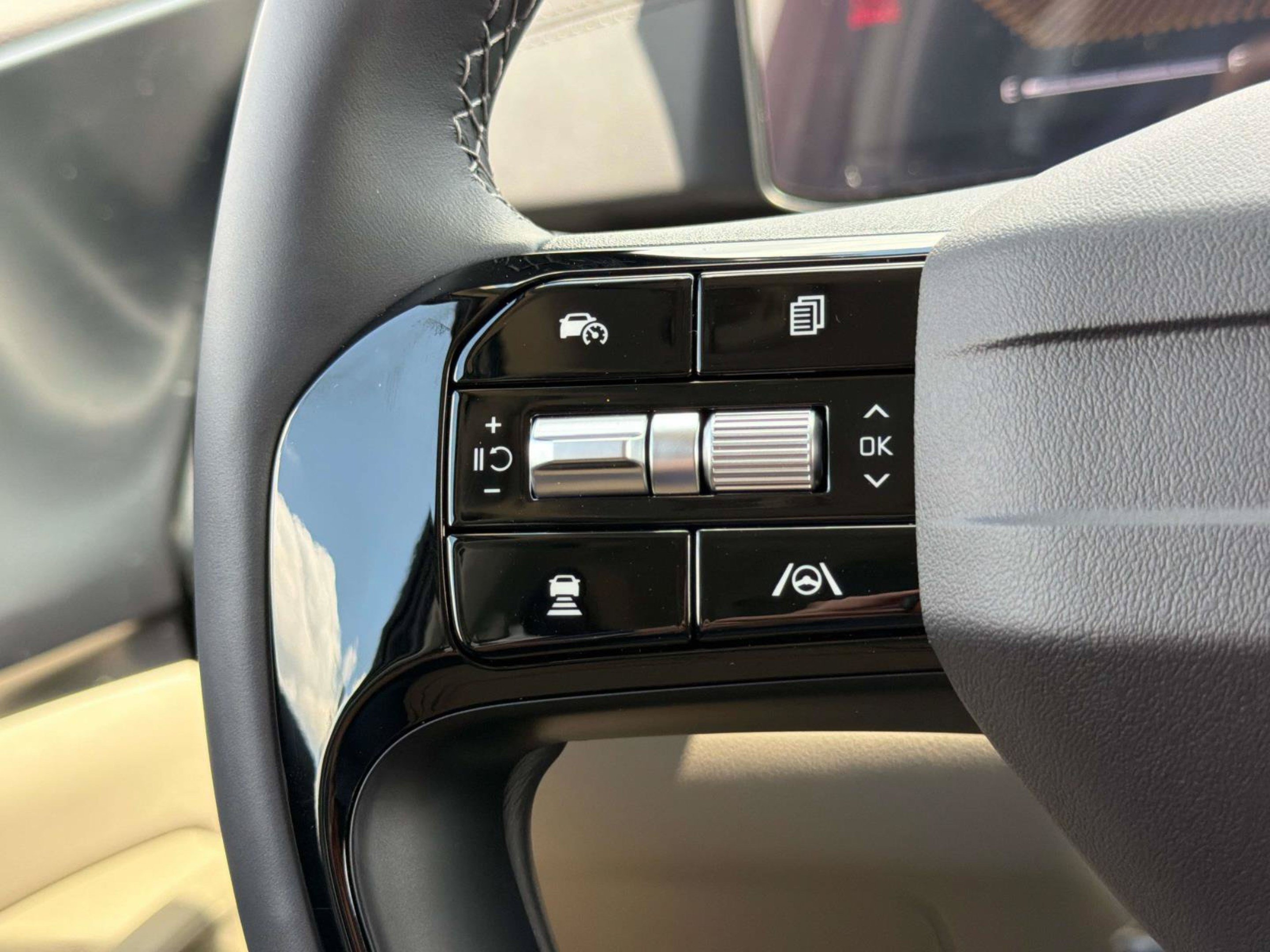 New 2027 Kia Carnival LX FWD image 22