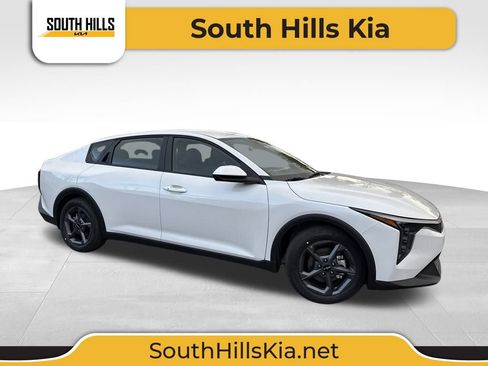 New 2025 Kia K4 LXS image 1