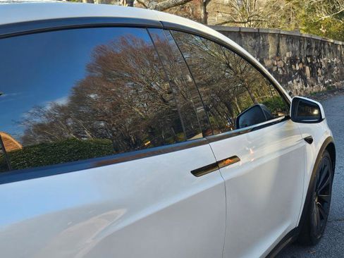 Used 2024 Tesla Model X Plaid image 21