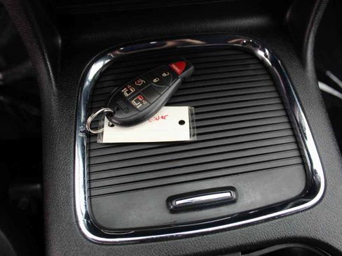 Used 2016 Dodge Grand Caravan SXT FWD image 21