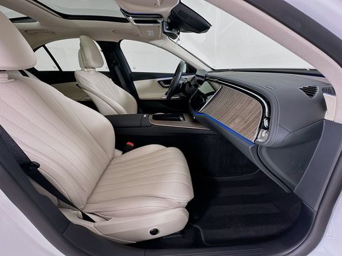 Used 2025 Mercedes-Benz E 350 Sedan image 31