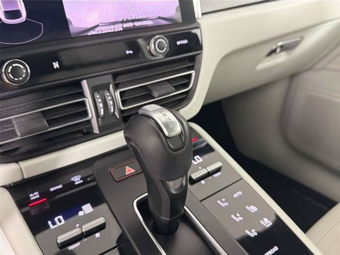 Certified 2023 Porsche Macan AWD/4WD image 34