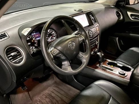 Used 2018 Nissan Pathfinder S image 18