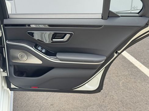 Used 2022 Mercedes-Benz S 500 4MATIC w/ AMG Line Package image 48
