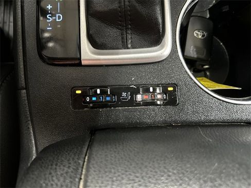 Used 2015 Toyota Highlander Limited image 33