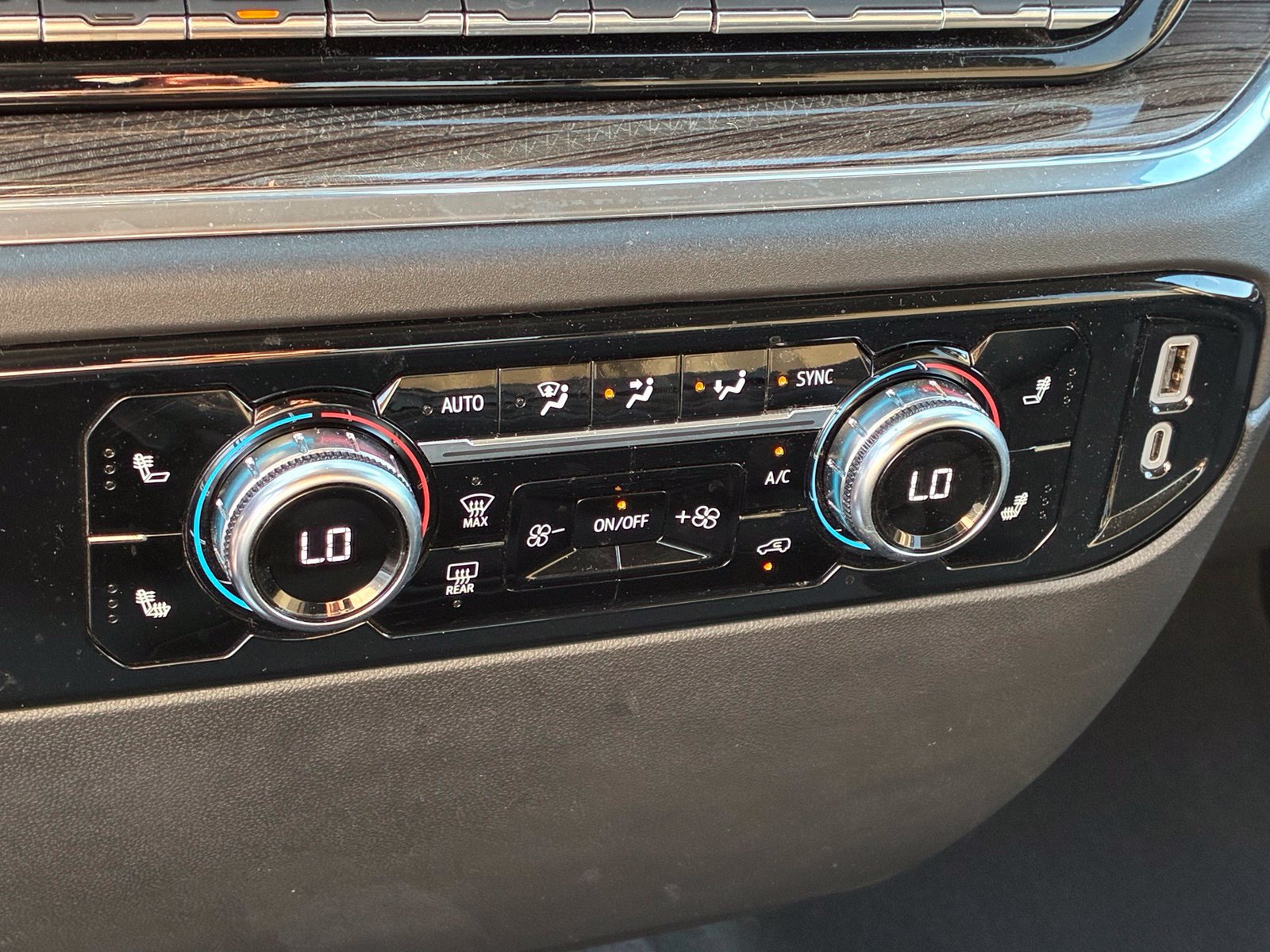 Used 2024 GMC Sierra 1500 Elevation AWD/4WD image 7