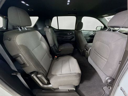 Used 2023 Chevrolet Traverse LT w/ Rear Camera Mirror Package image 29