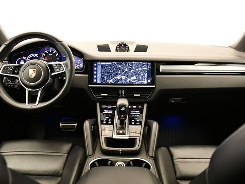 Used 2023 Porsche Cayenne S image 23