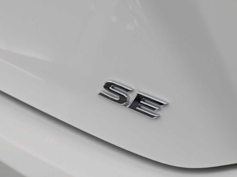 Used 2025 Toyota Camry SE FWD image 11