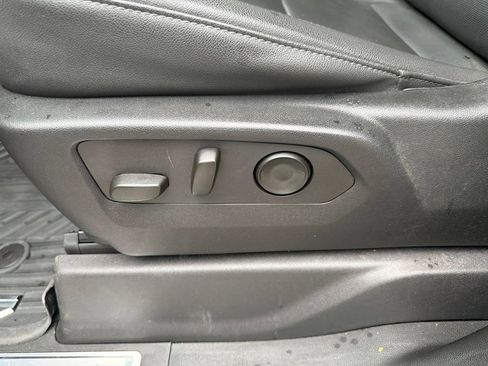Used 2024 Chevrolet Silverado 1500 LTZ AWD/4WD image 19
