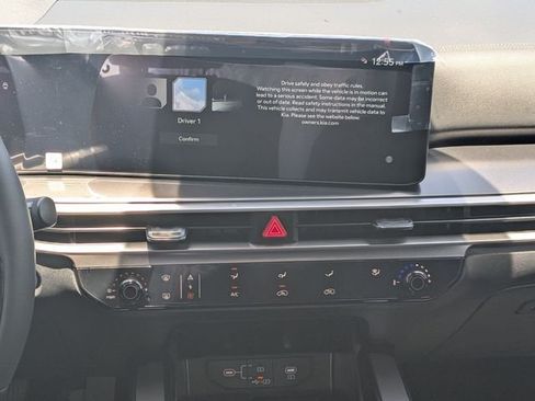 New 2026 Kia Sorento LX FWD image 13