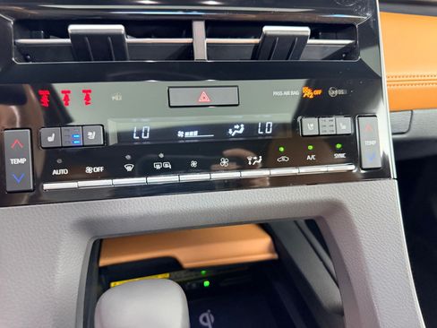 Used 2022 Toyota Avalon Limited w/ Advanced Safety Package FWD image 18