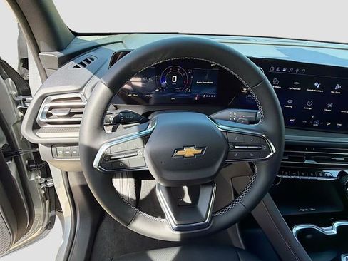 New 2026 Chevrolet Traverse LT w/ Sun and Wheel Package AWD/4WD image 12