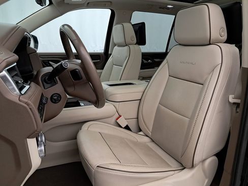 Used 2021 GMC Yukon Denali w/ Denali Premium Package image 8