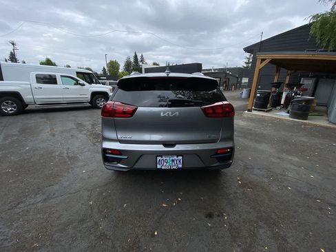Used 2022 Kia Niro EX w/ Cold Weather Package FWD image 5