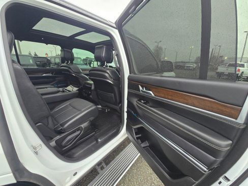 Used 2022 Jeep Grand Wagoneer Series I w/ HD Trailer Tow Package image 14