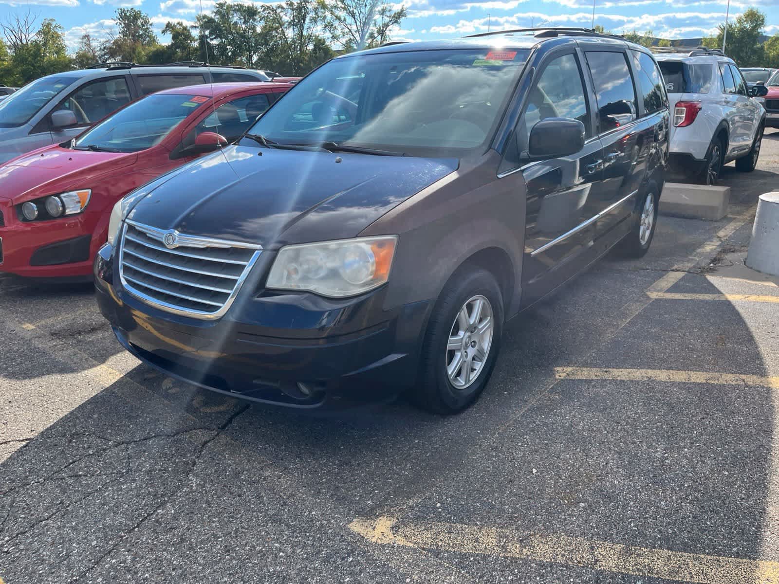 Used 2010 Chrysler Town & Country Touring w/ Entertainment Group #2 FWD image 1