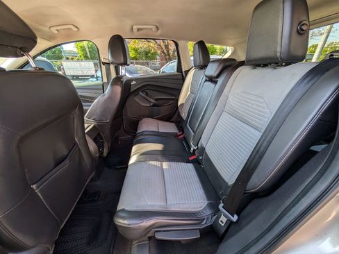 Used 2017 Ford Escape SE w/ Equipment Group 201A image 16