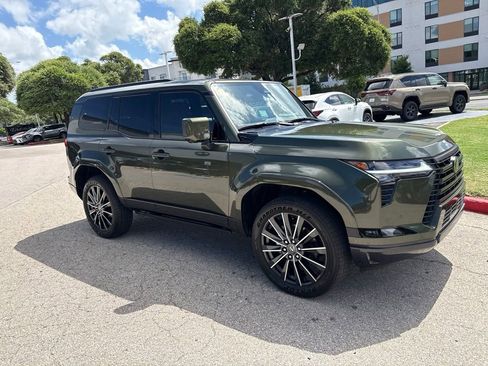 Used 2025 Lexus GX 550 w/ Accessory Package (2T) AWD/4WD image 7