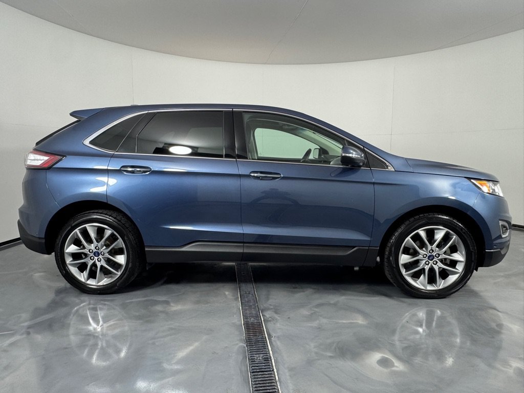 Used 2018 Ford Edge Titanium w/ Equipment Group 302A FWD image 4