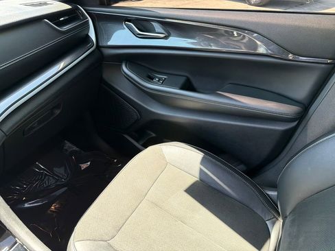 Used 2023 Jeep Grand Cherokee L Laredo AWD/4WD image 30