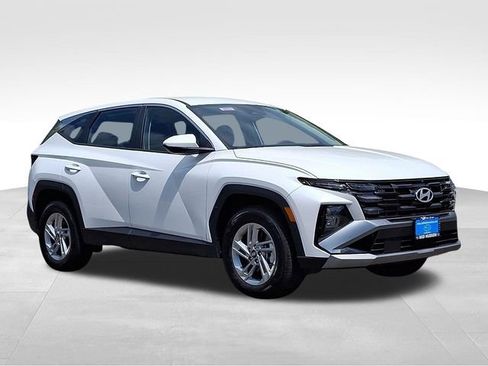 Used 2025 Hyundai Tucson SE AWD/4WD image 1