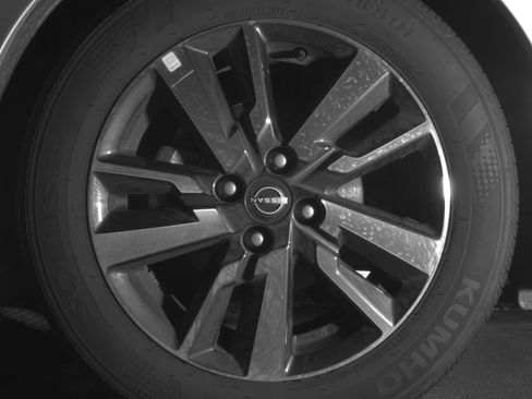 Used 2025 Nissan Versa SV image 12