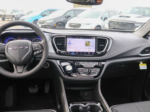 New 2026 Chrysler Pacifica Limited w/ S Appearance Package AWD/4WD image 17