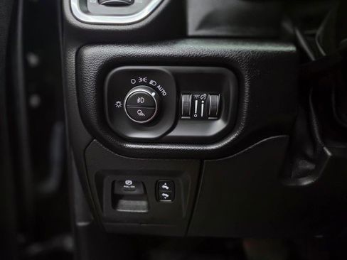 Used 2019 RAM 1500 Laramie w/ Sport Appearance Package AWD/4WD image 32