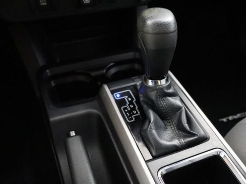 Used 2018 Toyota Tacoma SR5 RWD image 23