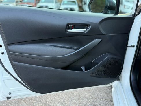 Used 2021 Toyota Corolla LE image 12