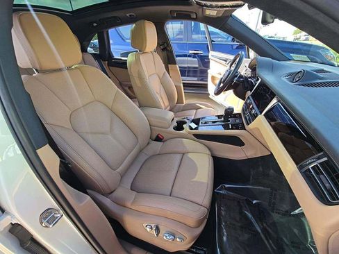 Used 2023 Porsche Macan Turbo image 6