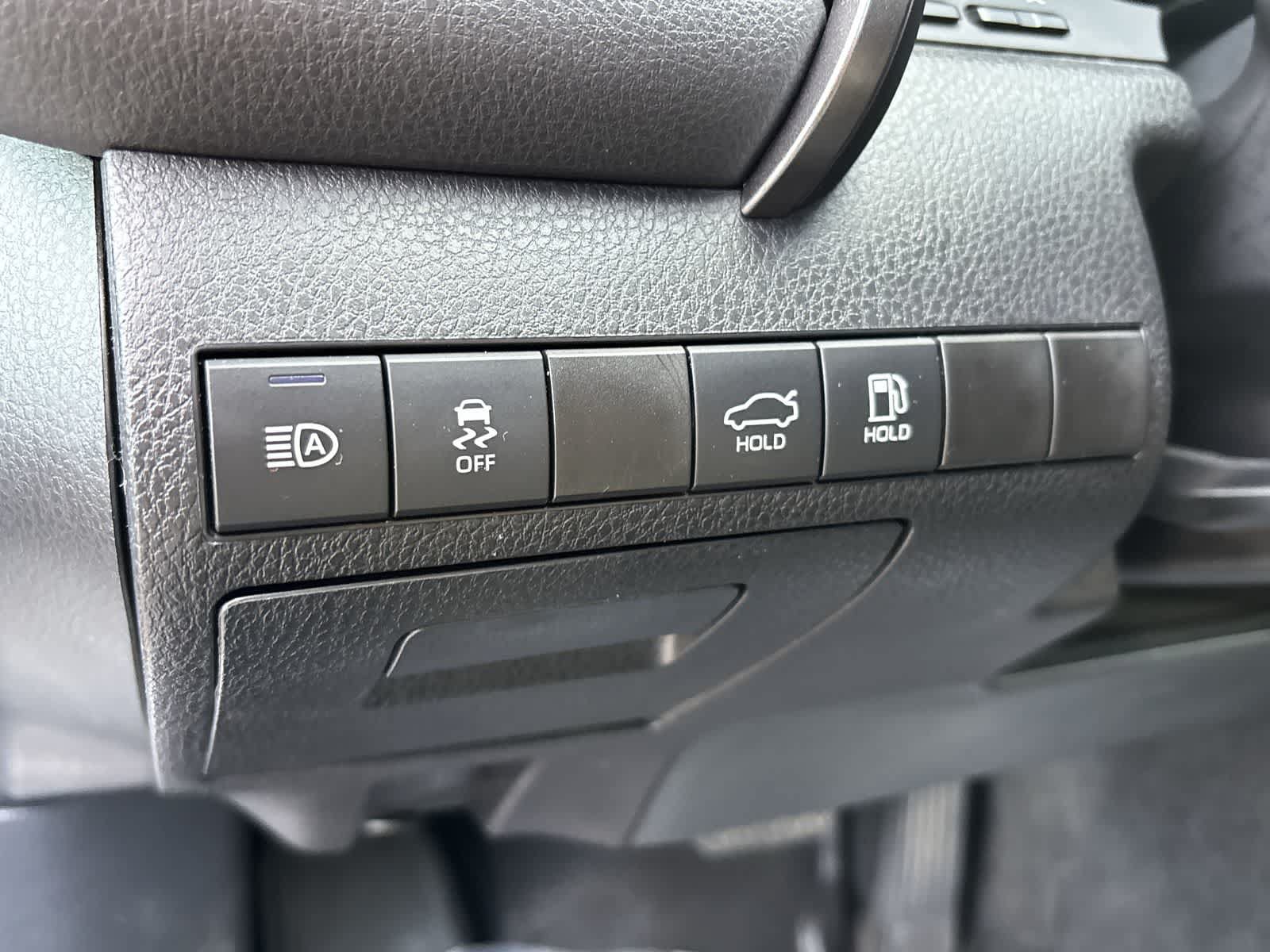 Used 2022 Toyota Camry XSE FWD image 11