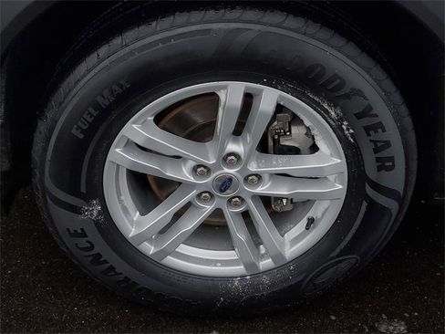 Certified 2023 Ford Explorer XLT w/ Equipment Group 202A image 5