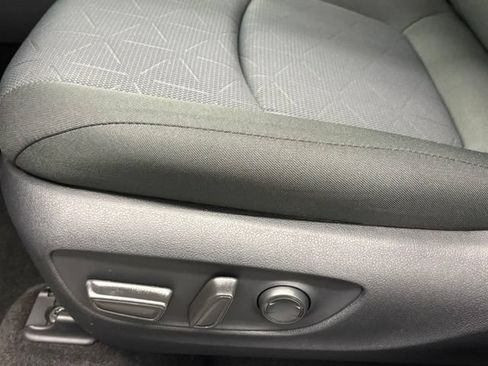 Used 2025 Toyota RAV4 XLE AWD/4WD image 13