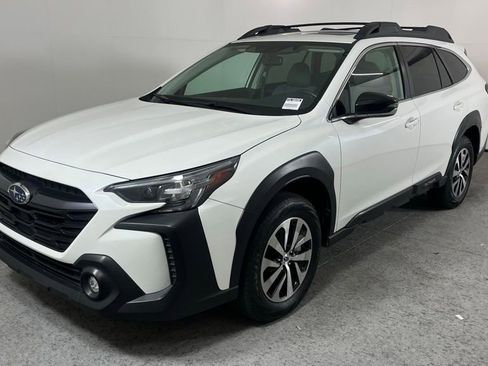 Used 2024 Subaru Outback Premium AWD/4WD image 7
