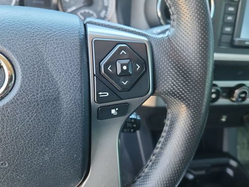 Used 2017 Toyota Tacoma SR5 RWD image 22