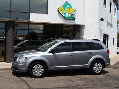 Used 2020 Dodge Journey SE image 7