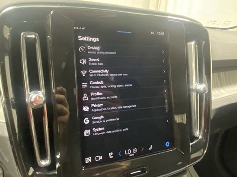 Certified 2025 Volvo XC40 B5 Core image 23