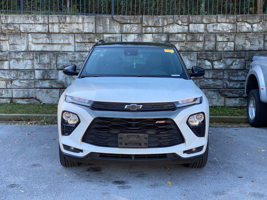 Used 2023 Chevrolet TrailBlazer RS w/ Sun and Liftgate Package AWD/4WD image 2