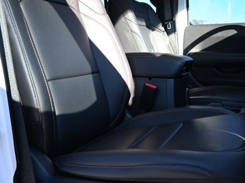 Used 2024 Jeep Wrangler Sahara w/ Technology Group image 32