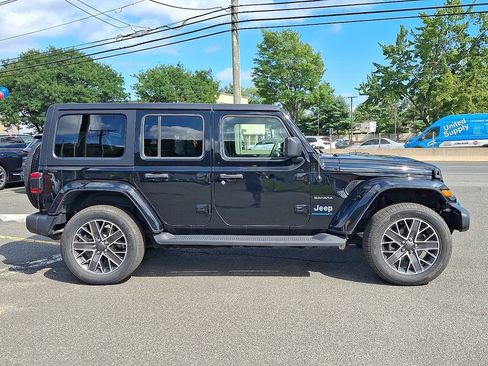 Used 2023 Jeep Wrangler Unlimited Sahara w/ Cold Weather Group AWD/4WD image 8