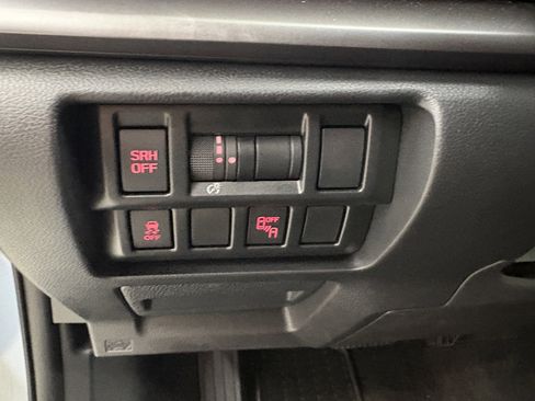 Used 2019 Subaru Crosstrek 2.0i Limited w/ Moonroof Package w/Navigation AWD/4WD image 17