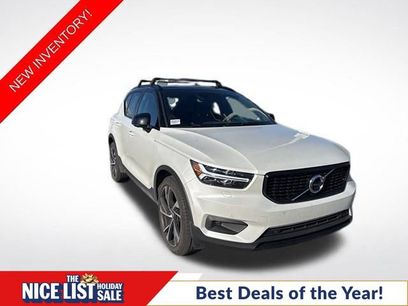 Used 2022 Volvo XC40 T5 R-Design w/ Advanced Package