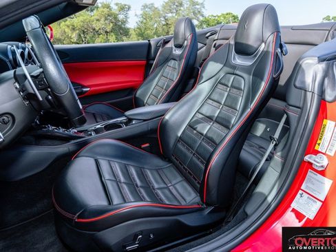 Used 2020 Ferrari Portofino RWD image 11