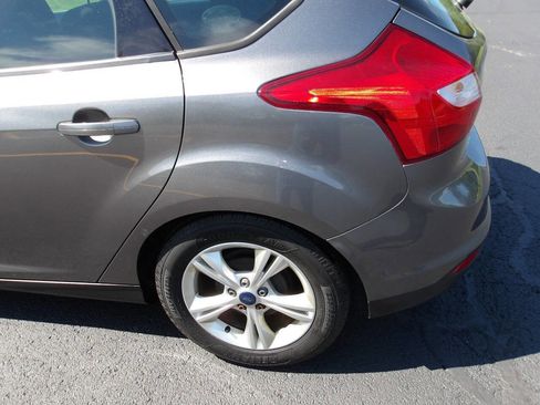 Used 2014 Ford Focus SE w/ SE Winter Package FWD image 19