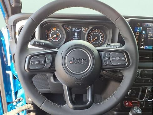 Used 2025 Jeep Wrangler Unlimited Sport AWD/4WD image 23