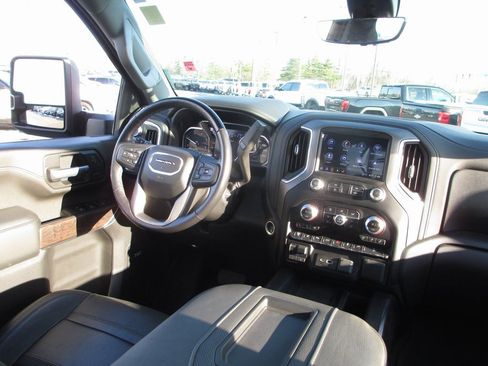 Used 2022 GMC Sierra 3500 Denali w/ Denali Ultimate Package image 26