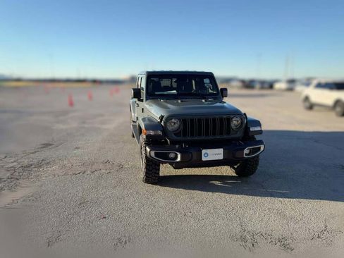 New 2025 Jeep Gladiator Sport image 17