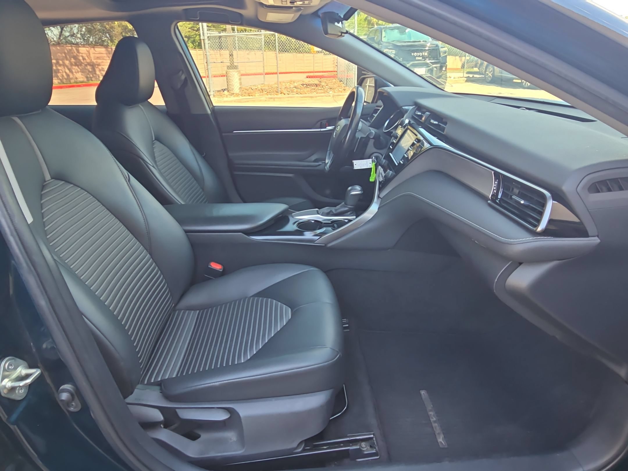 Used 2019 Toyota Camry SE FWD image 27